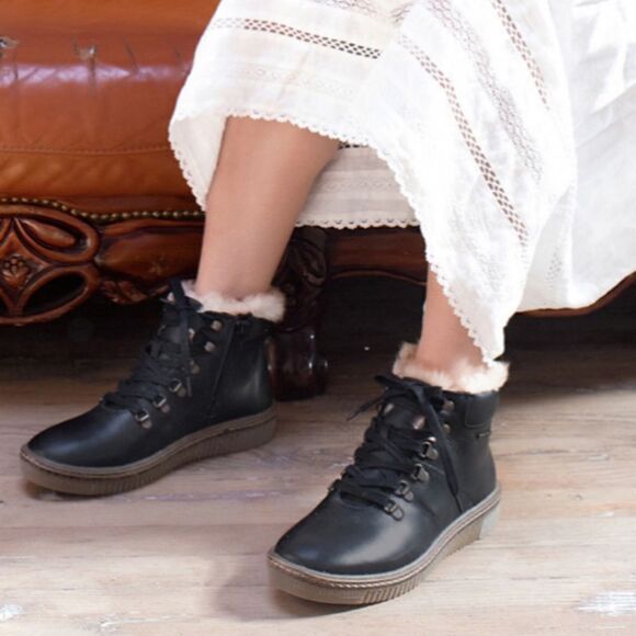 Bearpaw Maribella Boots - Picture 2 of 11